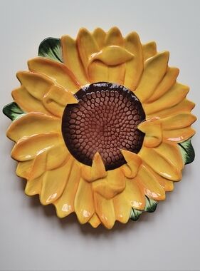 Vintage Sunflower Plate by Pier 1, 8.75" Across
